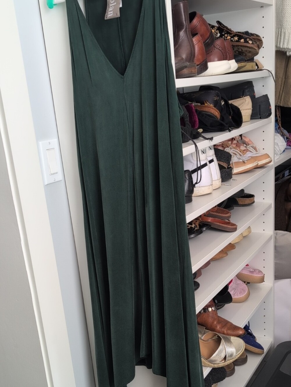 Elegant Deep Green V-Neck Dreaa